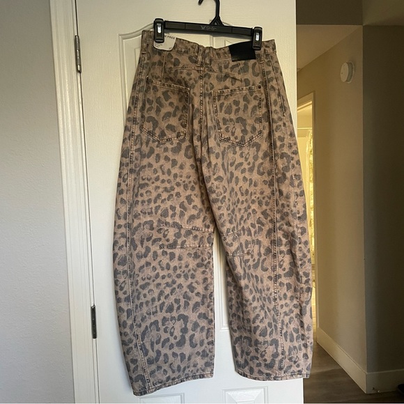 NWT Free People / We The Free - Good Luck Mid Rise Barrel Jean Leopard Cheetah - Picture 2 of 4